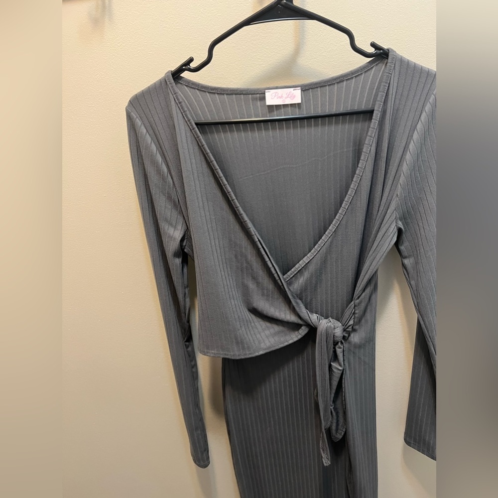 Pink Lily Ribbed Midi Grey Dress - Picture 9 of 12
